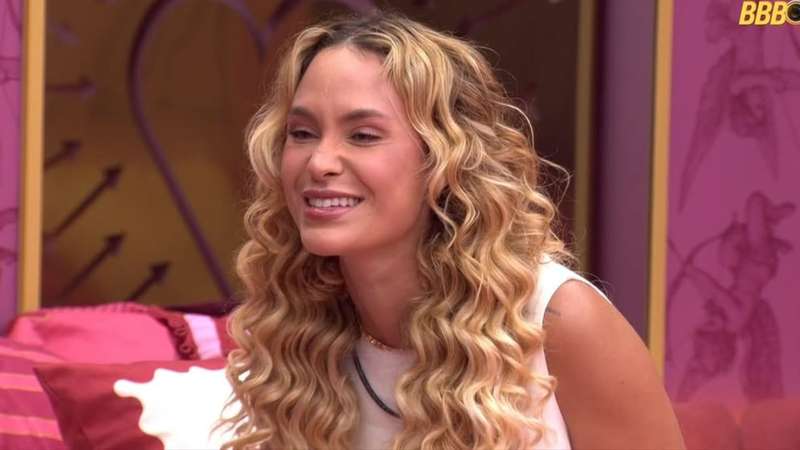 Sarah Andrade Abraça a Beleza Natural em Nova Fase no BBB26: Cachos Rebeldes e Inspiração Nostálgica