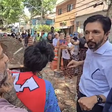 Prefeito de São Paulo bate boca com morador durante visita a obra