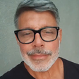 Frota comenta afastamento do filho: 'Não quer um ex-viciado que fez filmes adultos'