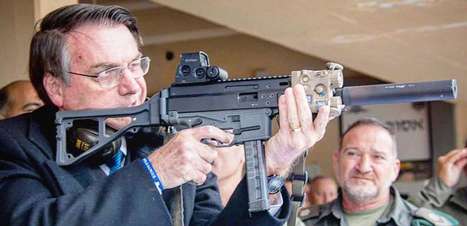 Bolsonaro publica foto defendendo armamento da população