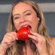 Paolla Oliveira mostra receita clássica de Maçã do Amor: 'Está aberta a barraquinha'