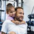 Neymar leva Mavie para acompanhar treino pesado em academia