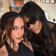 Após problema de saúde, Anitta surge ao lado de Naomi Campbell e Sofía Vergara
