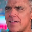 Robbie Williams se pronuncia após boatos de que consumiu cocaína após show
