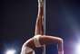 Pole dance. As aulas de pole dance parecem ter surgido para ficar. Al&eacute;m de sensuais, o trabalho de for&ccedil;a ajuda a tonificar o corpo e torna-lo ainda mais sexy. Eu sempre recomendo essa aula para os meus pacientes, diz Marianne Brandon, psic&oacute;loga americana especialista em relacionamentos