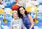 Na pr&eacute;-estreia de 'Smurfs 2', na Calif&oacute;rnia, Katy Perry - que faz a voz de Smurfette - chegou acompanhada da av&oacute;, enquanto Britney Spears, que tem uma m&uacute;sica na anima&ccedil;&atilde;o, levou os filhos Sean e Jayden