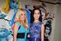 Na pr&eacute;-estreia de 'Smurfs 2', na Calif&oacute;rnia, Katy Perry - que faz a voz de Smurfette - chegou acompanhada da av&oacute;, enquanto Britney Spears, que tem uma m&uacute;sica na anima&ccedil;&atilde;o, levou os filhos Sean e Jayden