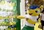 Boneco representando o mascote Fuleco &eacute; um dos destaques da 48&ordf; Brazilian International Gift Fair, que exp&otilde;e produtos inspirados na competi&ccedil;&atilde;o