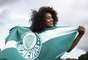 Miss Brasil carrega bandeira do Palmeiras em ensaio para o L!