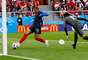 Mbappé apenas empurra a bola para o primeiro gol da França em Ecaterimburgo contra o Peru