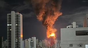 Incêndio de grandes proporções atinge prédio em construção no Recife