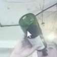 Juiz é flagrado virando garrafa de vinho durante julgamento; TJ-MG investiga