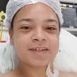 Jovem mordida por tubarão reencontra médico que a socorreu