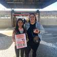 Lutadoras: mãe vende brigadeiro no trem para manter a filha no tatame em SP