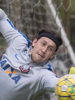 Cássio pode recuperar vaga no time titular com Carille