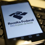 Receita deve apresentar uma nova forma de envio da declaração que retira a necessidade do contribuinte de ter de baixar o programa do IRPF no computador. Foto: Marcello Casal Jr./Agência Brasil