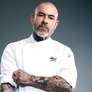 Henrique Fogaça, do 'MasterChef Brasil', também domina os palcos como vocalista da banda Oitão!. Foto: Divulgação, Band / Purepeople