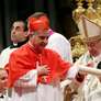 Angelo Becciu e o papa Francisco durante cerimônia religiosa Foto: Franco Origlia / Getty Images