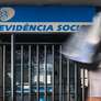 Em 2019, Bolsonaro assinou medida provisória para combater fraudes em benefícios da Previdência Social. Revalidação de mensalidades foi adiada duas vezes a pedido de associações e extinta pelo Congresso Nacional em 2022, com sanção de Bolsonaro. Foto: Pedro Kirilos/Estadão / Estadão