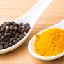Como incluir cúrcuma e pimenta Foto: do-reino na sua rotina de forma eficaz? Confira dicas para consumi-las com segurança - Reprodução: Canva/ThamKC / Bons Fluidos