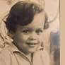 Nascido em 1967, esse menino fofo, de olhar marcante e cabelo cacheado não fazia ideia que seria vilão de famosa novela da Globo. Reconhece?. Foto: Reprodução/Instagram, @guilhermefontesofc / Purepeople
