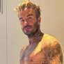 David Beckham, 50 anos: 'Victoria e eu mal conseguíamos fazer flexões na barra fixa. Agora fazemos quase todos os dias'. Foto: Reprodução/Instagram, @davidbeckham / Purepeople