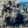 Fumaça em meio a prédios no Líbano após ataques de Israel no dia 9 de março de 2026 Foto: Getty Images / BBC News Brasil