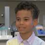 Aos 9 anos, Aiden Wilkins já faz faculdade nos Estados Unidos e sonha em se tornar neurocirurgião pediátrico; conheça sua história Foto: Reprodução/YouTube / Bons Fluidos