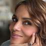Veja ideias de cortes de cabelo que ajudam a rejuvenescer o rosto se você tem 50+. Foto: Reprodução/Instagram, halleberry / Purepeople