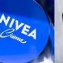 Cabeleireiros e especialistas em saúde capilar concordam: 'O creme Nivea do pote azul é um ótimo aliado para cabelos secos, mas não para os oleosos, que acumulam muitos resíduos'. Foto: Shutterstock, 4kclips / Purepeople