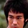 Frase do dia de Bruce Lee: 'Esperar que a vida te trate bem por ser uma boa pessoa é como esperar que um tigre ou um leão não te ataque por ser vegetariano'. Foto: Reprodução, Warner Bros. / Purepeople
