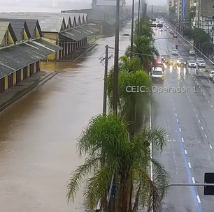 Nível do Rio Guaíba ultrapassa 3 metros, e água invade cais em Porto Alegre