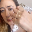 Repórter mostra capa de celular que impediu assalto durante ao vivo no 'Encontro'