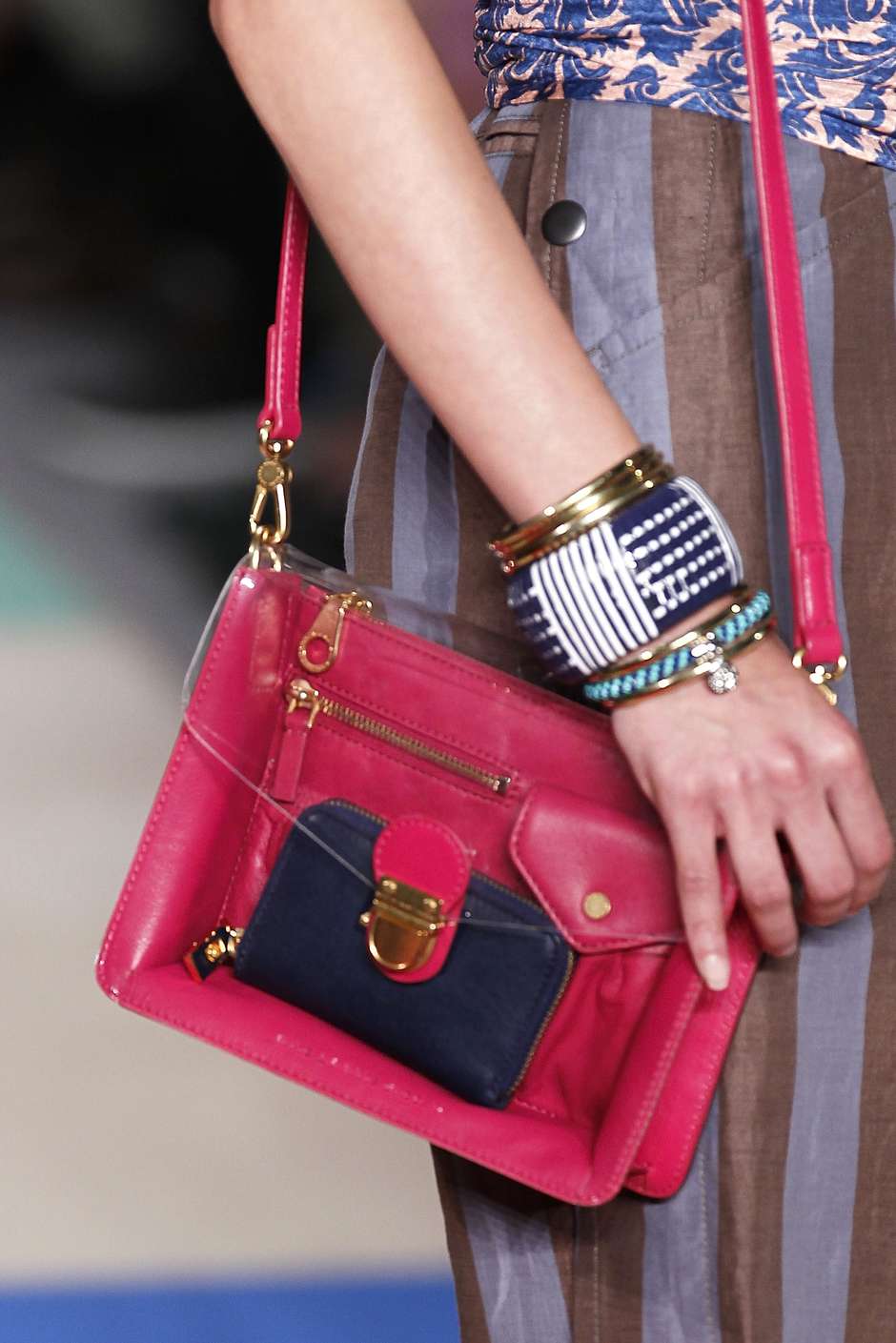 marc jacobs red bolsa