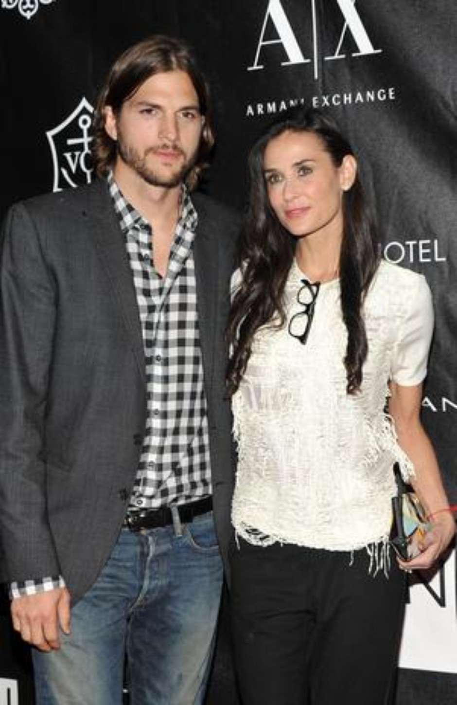 Apos 1 Ano Ashton Kutcher Entra Com Pedido De Divorcio