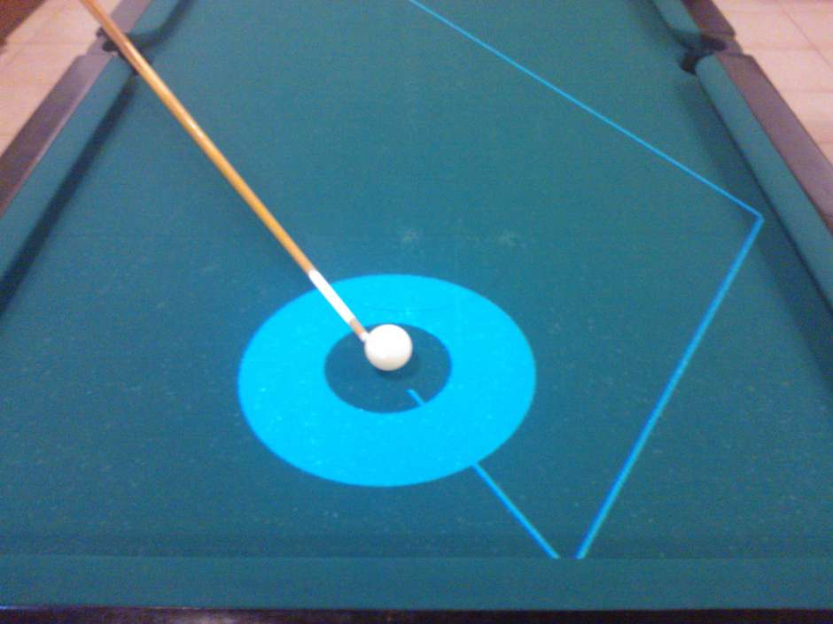 Sistema projeta trajetória da bola para ajudar jogador de sinuca