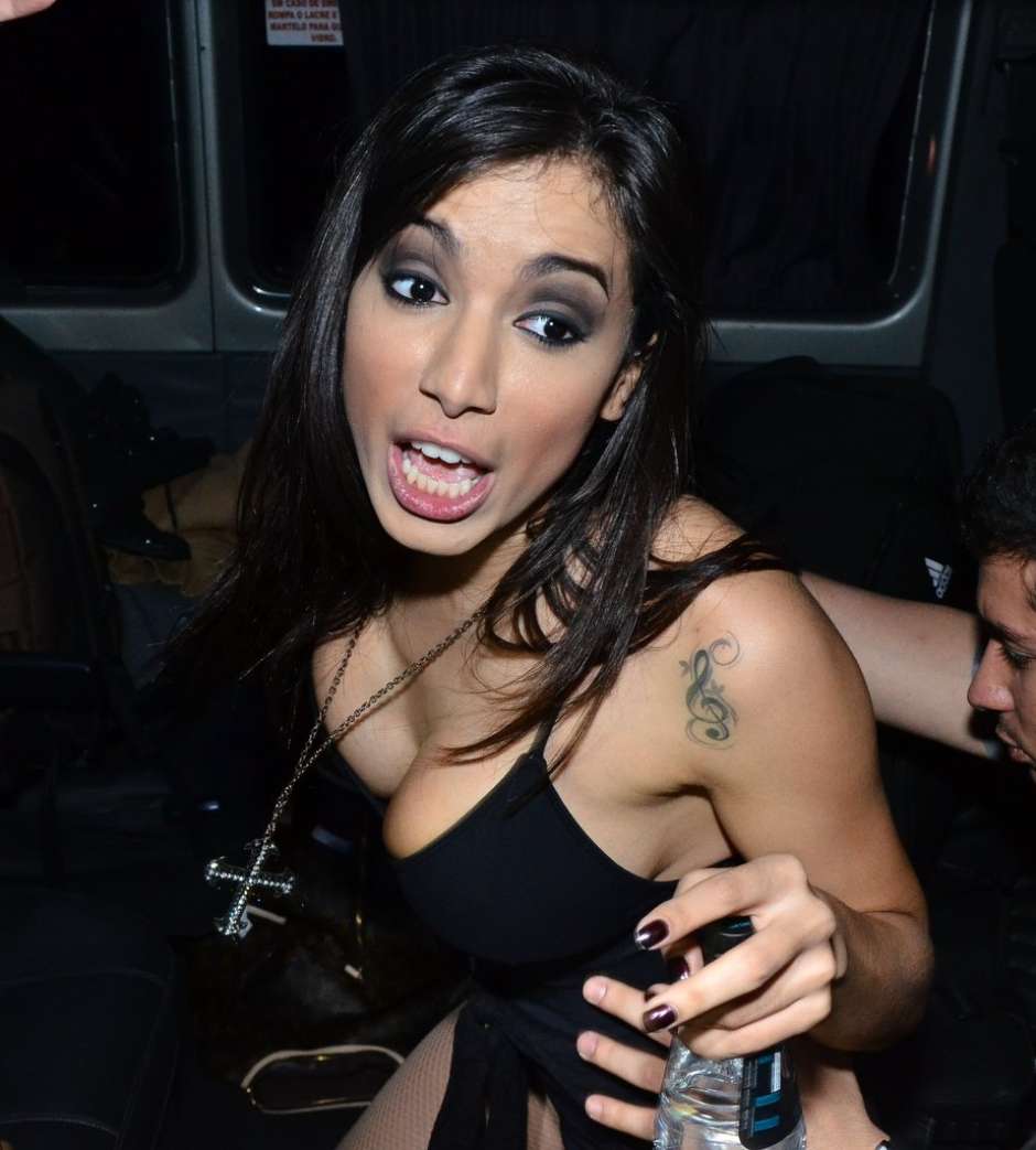 anitta, rebeca linares and bruce venture in answer #775352