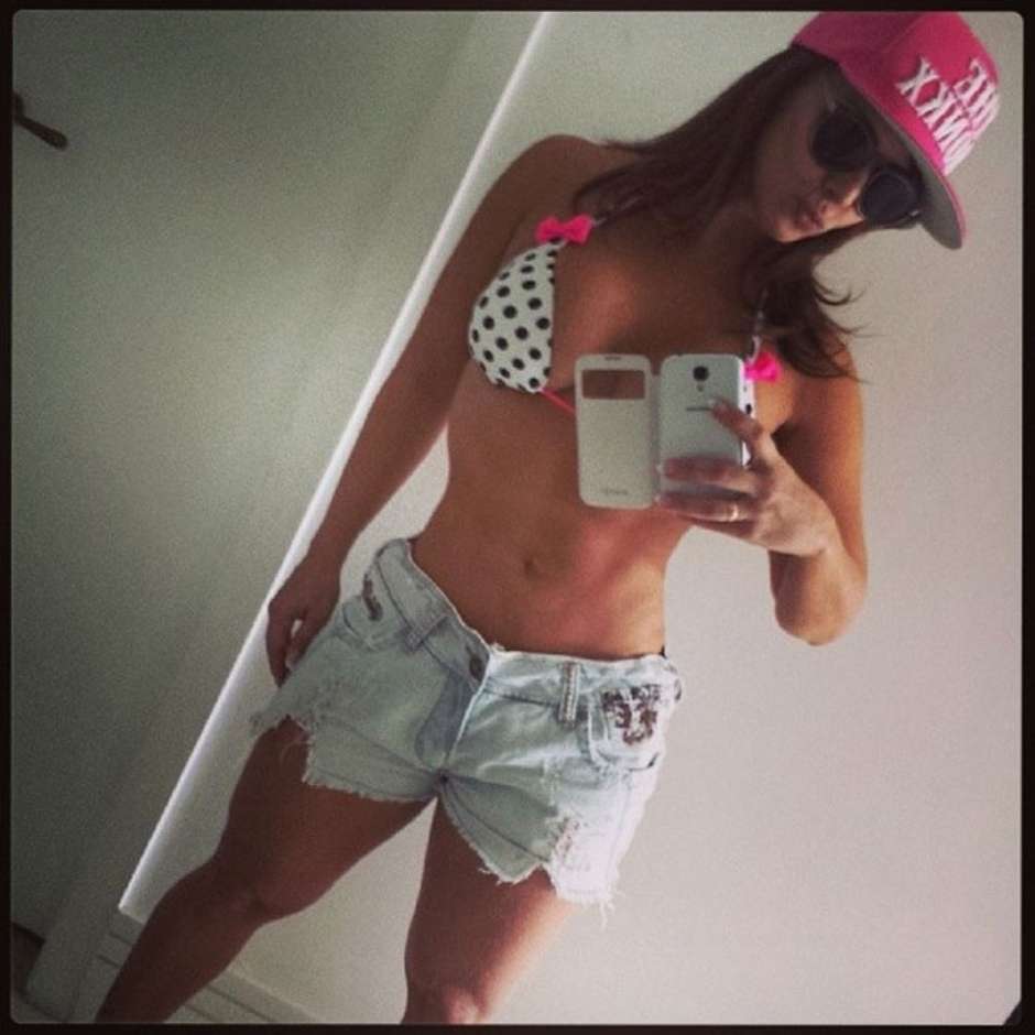 short jeans com biquini cavado