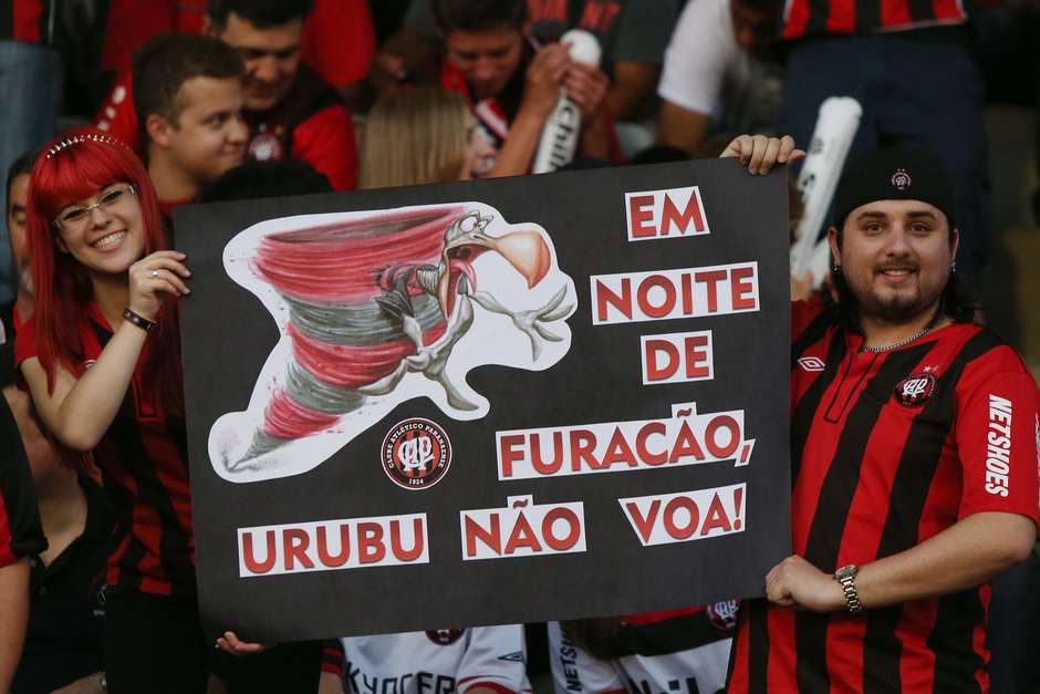 Coluna Athletico Paranaense, Levanta, sacode a poeira