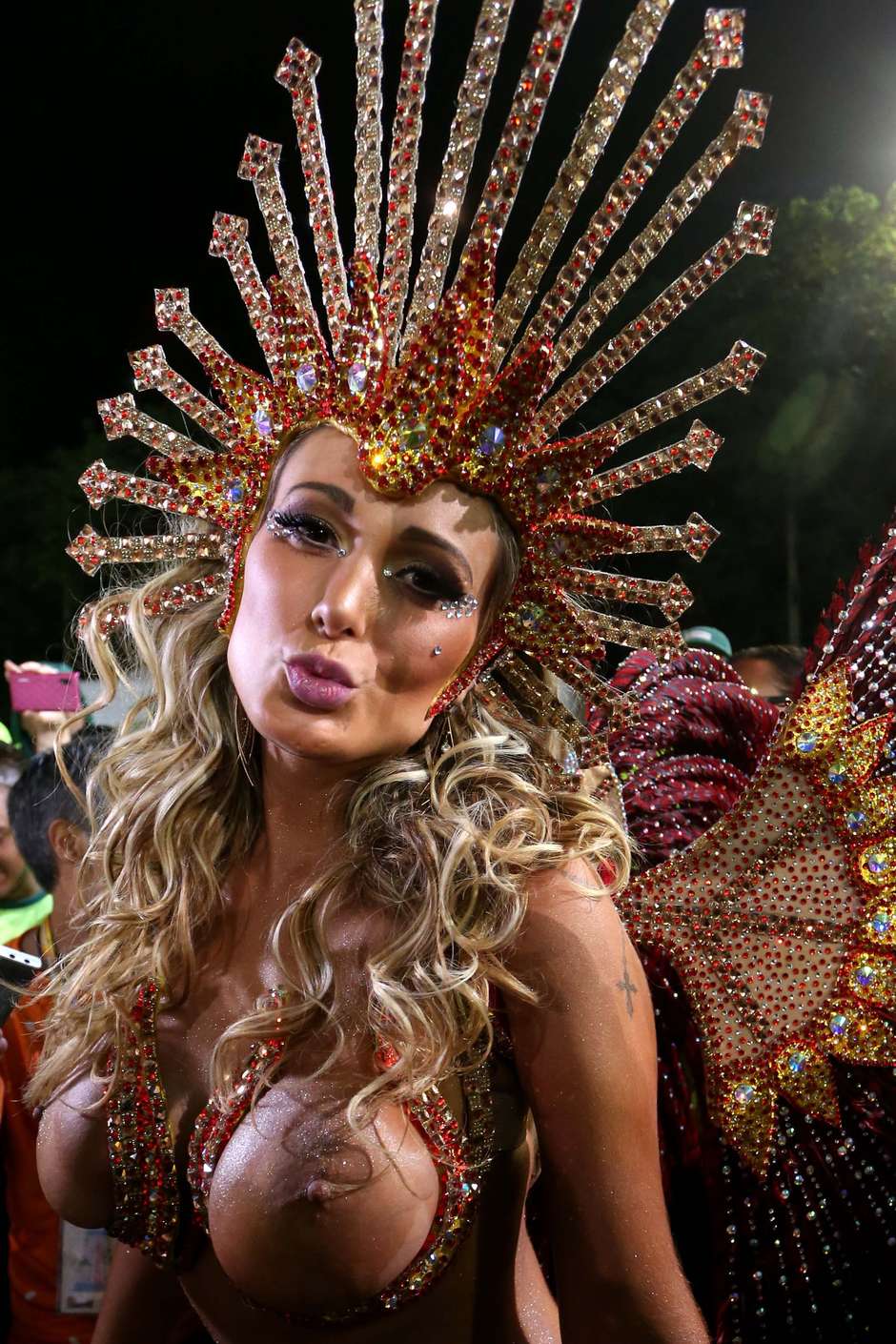 Antes de desfile, Andressa Urach desmente boatos de gravidez