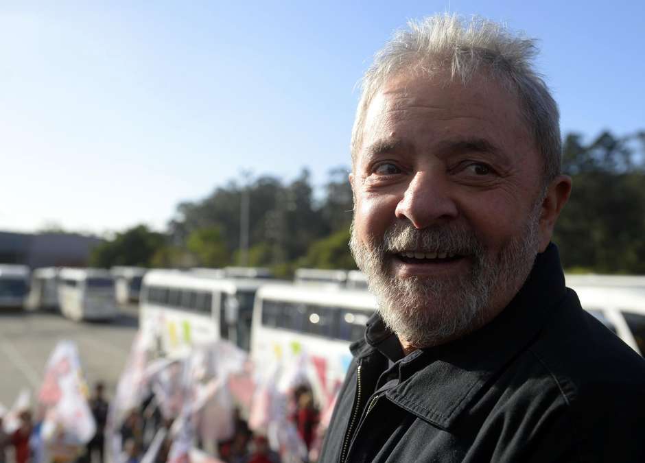 Lula 'justifica' atraso em entrevista: 'Precisava ver o Corinthians derrotar o Palmeiras'
