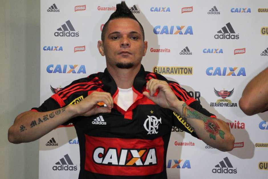 Respondendo a @adm do FLAMENGO LATERAIS ESQUERDOS com 21 anos ou