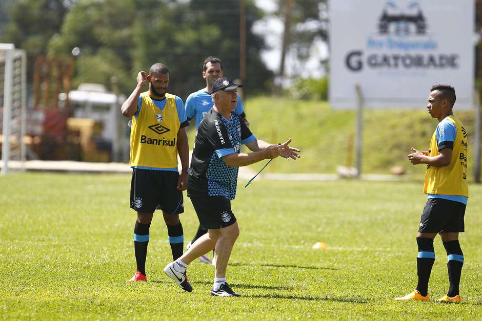 Felipão pode testar escalação do Grêmio no último amistoso