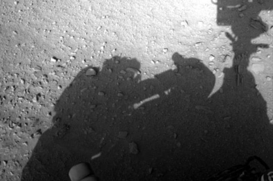 Resultado de imagem para sombra humana, curiosity rover, nasa