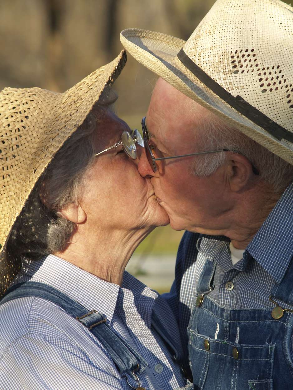 Mais de 50% dos homens acima dos 70 têm vida sexual ativa