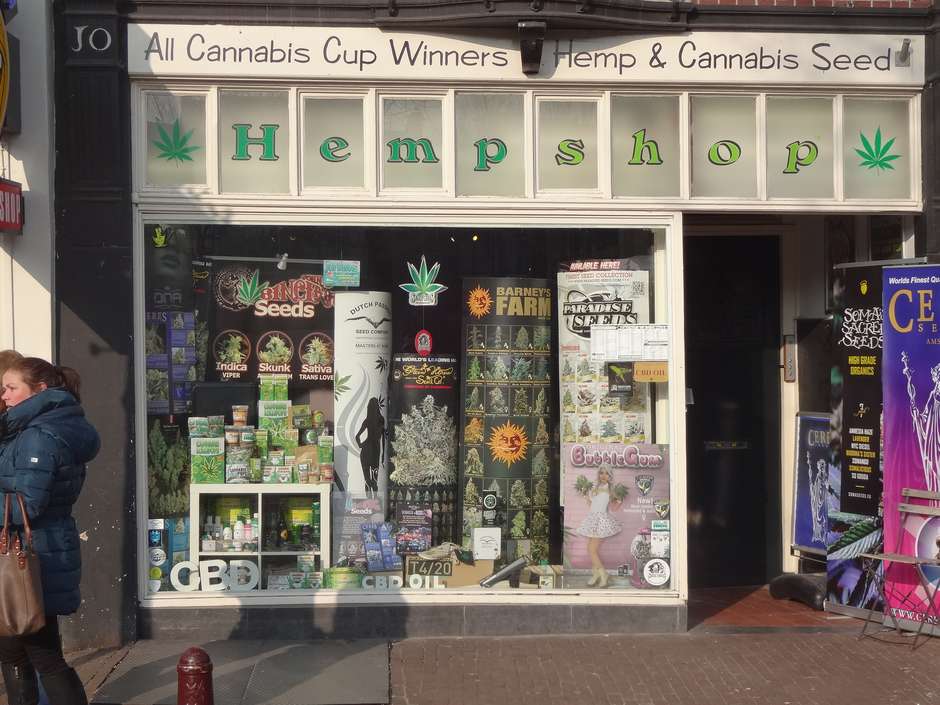 Holanda Obriga Coffee Shops Que Vendem Maconha A Fechar