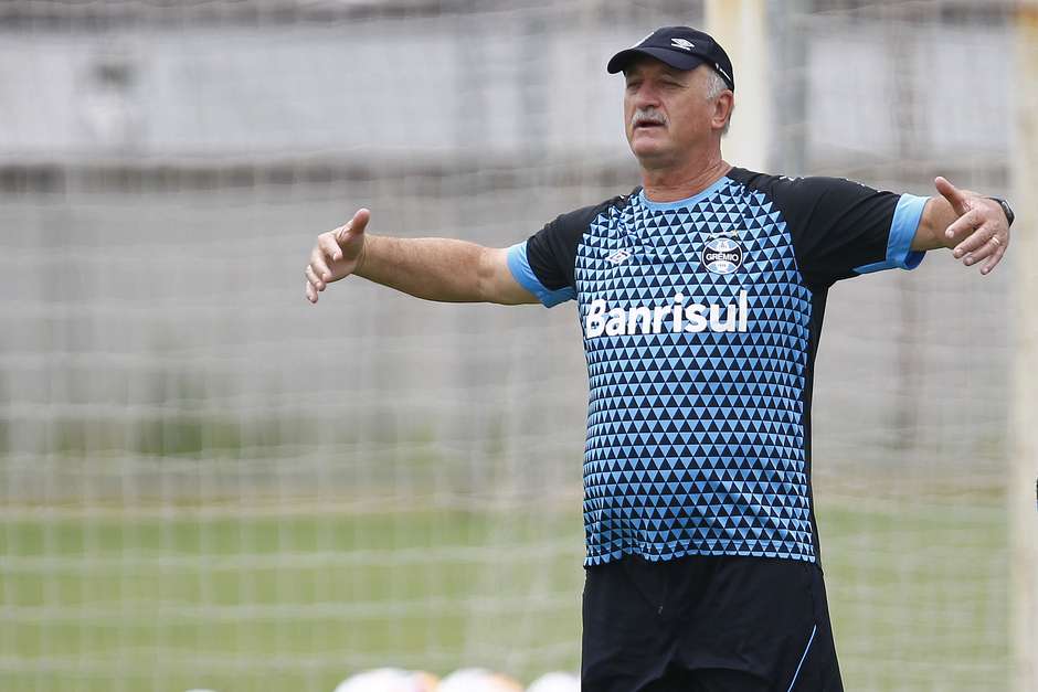 Felipão ganha problema na lateral antes de clássico Gre-Nal