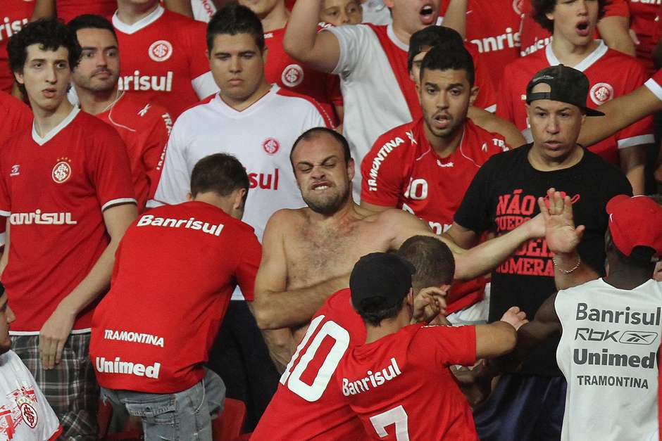 Inter é eliminado pelo Caxias nos pênaltis em jogo encerrado com pancadaria  no Beira-Rio - Estadão