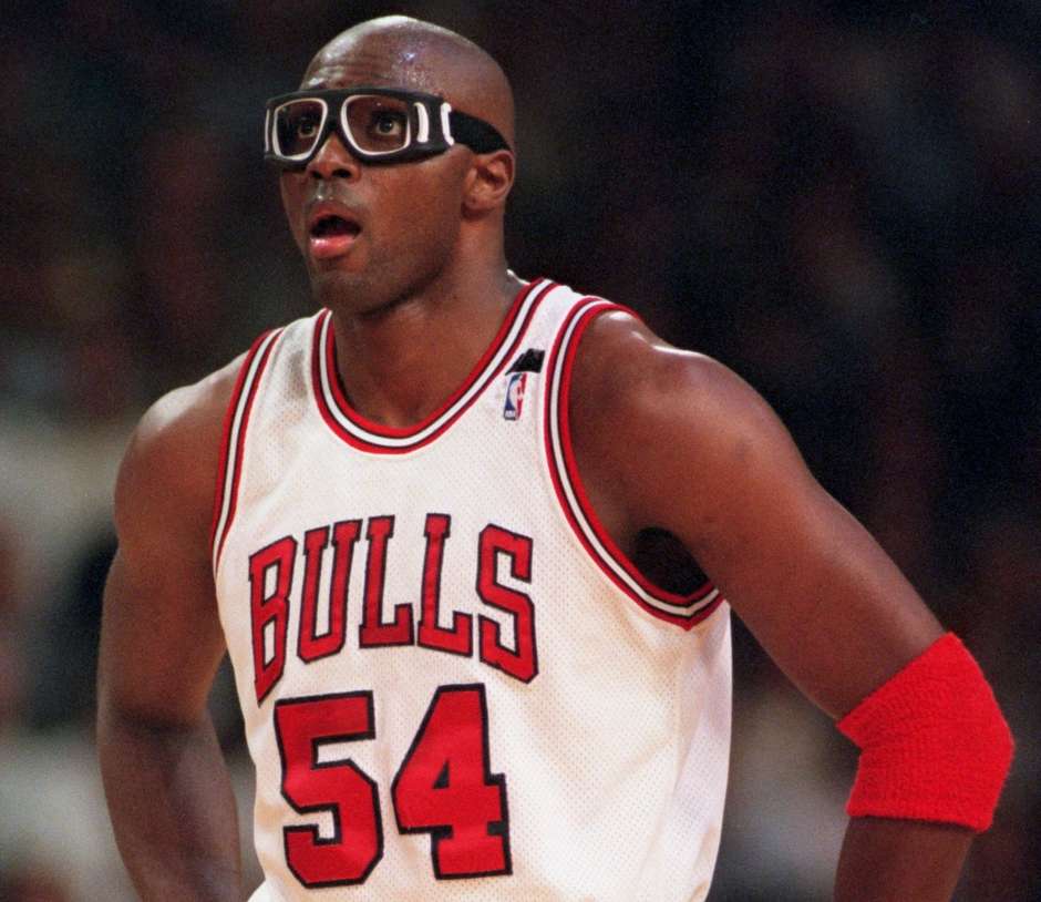7 jogadores da NBA que usaram óculos nas quadras