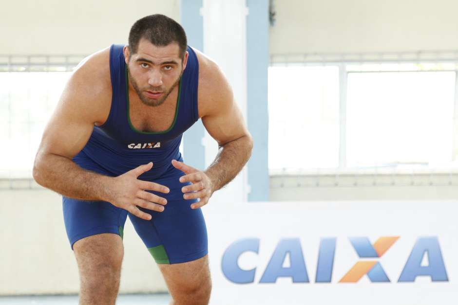 Lutadoras olímpicas entram em ação no Brasileiro de wrestling em Duque de  Caxias